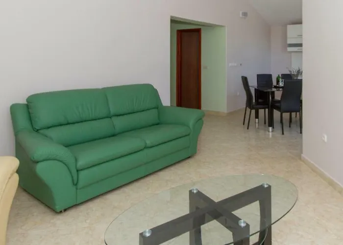 アパート Jadranka ザダル